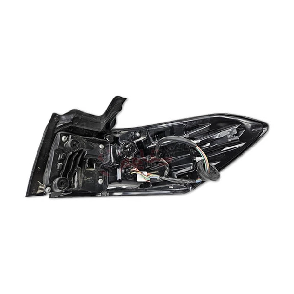 چراغ عقب چپ روی گلگیر خودرو تیگو 8 پرو - Image 2