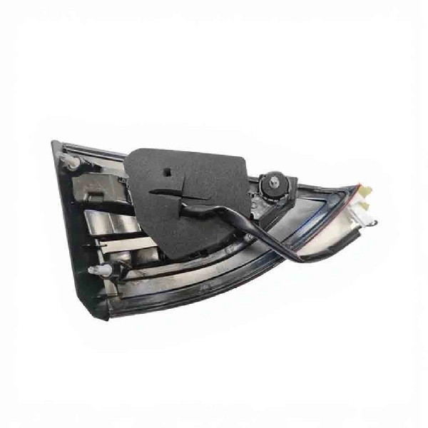 چراغ عقب چپ روی درب صندوق خودرو چری آریزو 5 - Image 3