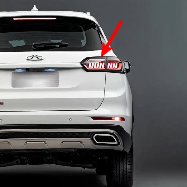 چراغ عقب راست روی درب صندوق خودرو تیگو 8 پرو - Image 4